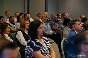 Uczestnicy III Konferencji &bdquo;Branża wodno-kanalizacyjna &ndash; Ochrona i bezpieczeństwo infrastruktury krytycznej. Reagowanie w sytuacjach kryzysowych&rdquo; zgromadzeni w jednej z sal Hotelu Mercure