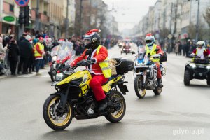 Przejazd przez Gdynię w ramach 23. edycji akcji &bdquo;Mikołaje na motocyklach&rdquo; (fot. Paweł Budziński)