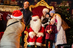 Gdyńskie mikołajki w muszli koncertowej na placu Grunwaldzkim (fot. Kamil Złoch)