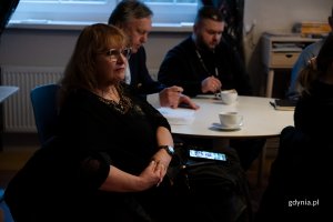 Obrady Rady Dzielnicy Chylonia. Na zdjęciu Ewa Krym, radna miasta Gdyni. (fot. Natalia Kawalerowicz)