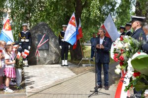 Podczas uroczystości przemawiał m.in. Wojciech Lipiński - przewodniczący Rady Dzielnicy Obłuże  // fot. Magdalena Czernek 