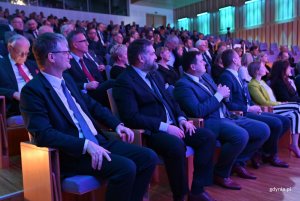 Na zdjęciu (od lewej): wiceprezydent Gdyni Rafał Geremek, przewodniczący Rady Miasta Tadeusz Szemiot, sekretarz i dyrektor generalny Urzędu Miasta Gdyni (fot. Magdalena Starnawska)