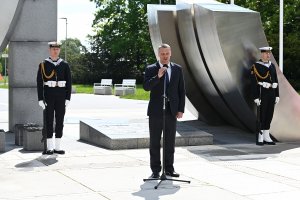 Gdyńskie obchody Międzynarodowego Dnia Uczestników Misji Pokojowych ONZ oraz Dnia Weterana Działań Poza Granicami Państwa. N/z Marcin Wołek, wiceprzewodniczący Rady Miasta Gdyni.  Fot. Michał Puszczewicz