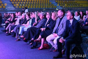 Wśród uczestników pojawili się m.in.: wiceprezydentka Gdyni Oktawia Gorzeńska, przewodniczący Rady Miasta Tadeusz Szemiot, naczelnik Wydziału Edukacji Iwona Tanewska, wiceprzewodniczący Rady Miasta:  Mariola Śrubarczyk-Cichowska, Ireneusz Trojanowicz, radni oraz reprezentant biura senatora Sławomira Rybickiego Grzegorz Kuleta, a także radni (fot. Magdalena Starnawska)