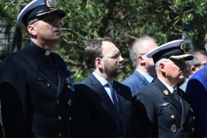 Mieszkańcy Gdyni i samorządowcy uczcili dzisiaj rocznicę zakończenia II wojny światowej w Europie. Uroczystości odbyły się na Cmentarzu Obrońców Wybrzeża w Redłowie. // fot. Jan Ziarnicki