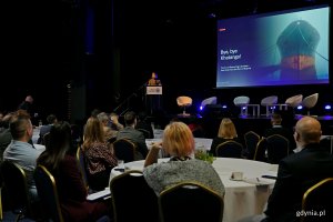  Katarzyna Gruszecka-Spychała – wiceprezes Zarządu Morskiego Portu Gdynia ds. finansów i zarządzania aktywami przemawiająca podczas Baltic Ports for Climate Conference 2025 