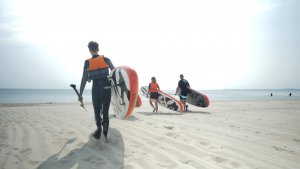 Jak pływać na desce SUP - to praktyczny wideo-podręcznik do nauki pływania na desce SUP, realizowany we współpracy z SUP Bazą - Stowarzyszeniem "Orłowo przy plaży"