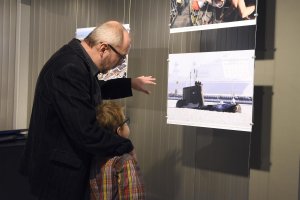 Wernisaż wystawy „Moja Gdynia” zgromadził wczoraj najbliższą rodzinę, przyjaciół i kolegów redakcyjnych zmarłego przedwcześnie znanego gdyńskiego fotoreportera, fot. Jan Ziarnicki