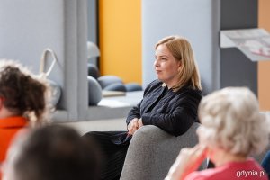 Wiceprezydentka Gdyni Oktawia Gorzeńska podczas spotkania z cyklu „Wtorki z modernizmem” 