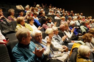 Uczestnicy inauguracji roku akademickiego na Gdyńskim Uniwersytecie Trzeciego Wieku