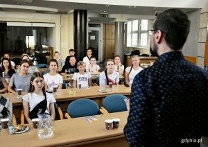 Grupa młodzieży z Białorusi w Urzędzie Miasta Gdyni, fot. Kamil Złoch