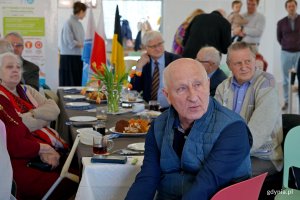 Uczestnicy spotkania członk&oacute;w gdyńskiego oddziału&nbsp;Zrzeszenia Kaszubsko-Pomorskiego zgromadzeni w Zespole Szkolno-Przedszkolnym nr 5