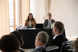 Na zdjęciu prezydent Gdańska Aleksandra Dulkiewicz i prezes Zarządu OMGGS Michał Glaser (fot. Natalia Kawalerowicz)