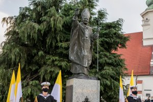 Pomnik Jana Pawła II w Gdyni // fot. Karol Stańczak