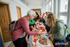 Festyn „Dar Serca” w SP nr 21. Na zdj. m.in. Joanna Zielińska, przewodnicząca Rady Miasta Gdyni. Fot. Mirosław Pieślak