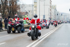 Przejazd przez Gdynię w ramach 23. edycji akcji &bdquo;Mikołaje na motocyklach&rdquo; (fot. Paweł Budziński)