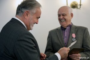 Prezydent Wojciech Szczurek wraz z jednym z nagrodzonych / fot. Michał Kozłowski 