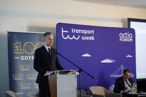  Arkadiusz Marchewka, minister infrastruktury wita gości konferencji