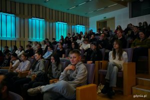 Uczestnicy konferencji „Głos młodych: sprawczość, prawa, przyszłość” zgromadzeni w Pomorskim Parku Naukowo-Technologicznym