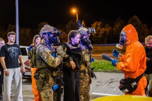 Służby w akcji przy galerii Riviera