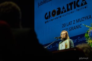 Przedstawicielka organizatora festiwalu Globaltica. Gala wręczenia nagród Gryfów Pomorskich za rok 2024 połączona z obchodami Światowego Dnia Turystyki w Operze Bałtyckiej w Gdańsku (fot. Kamil Złoch)