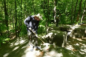 Uporządkowano historyczne stanowiska artyleryjskie na Kępie Redłowskiej