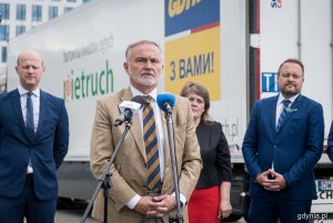 Transport pomocy materialnej z Gdyni do Żytomierza - Wojciech Szczurek, prezydent Gdyni, fot. Kamil Złoch
