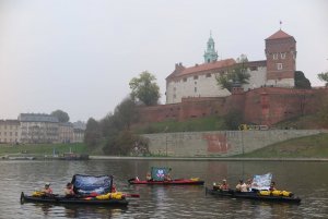 Spływ kajakowy wystartował w Krakowie // fot. facebook.com/krsformoza