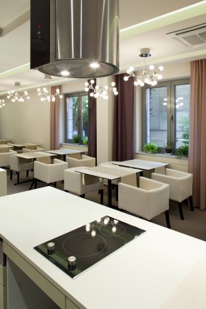 Longstay Premium Apartments, widok na restaurację