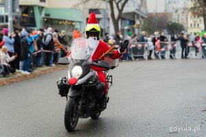 Przejazd przez Gdynię w ramach 23. edycji akcji &bdquo;Mikołaje na motocyklach&rdquo; (fot. Paweł Budziński)