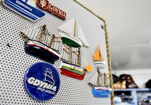 Pamiątki, które znajdują się w sklepie „I Love Gdynia” przy alei Topolowej i Skwerze Kościuszki, fot. Kamil Złoch