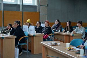Studentki i studenci z The Bartlett School of Architecture podczas spotkania w Urzędzie Miasta Gdyni 