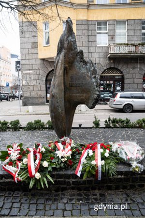 Złożenie wieńców w dniu pamięci o żołnierzach wyklętych, fot. Michał Sałata