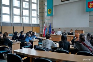 Studenci i studentki oraz wykładowcy z The Bartlett School of Architecture podczas spotkania z wiceprezydentką Gdyni Oktawią Gorzeńską 