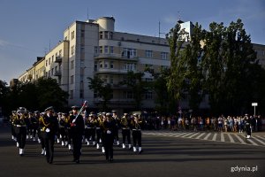 Na ulicach Gdyni odbył się capstrzyk poprzedzający Święto Marynarki Wojennej // fot. Paweł Kukla