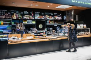 Nowe sklepy i restauracje na lotnisku w Gdańsku // fot. Karol Stańczak