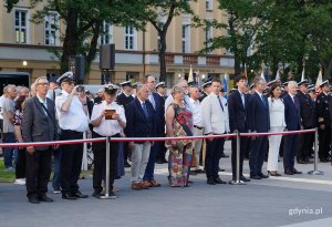 na zdjęciu goście uroczystości