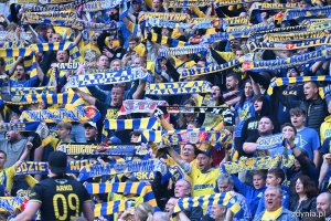 XII Spotkanie Międzypokoleniowe kibiców Arki Gdynia na słynnej „Górce” przy ulicy Ejsmonda - kibice uczestniczący w wydarzeniu (fot. Michał Puszczewicz)