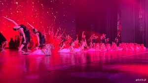 Koncert „Sekrety Zimowego Wiatru” w wykonaniu młodzieży z gdyńskiego MDK'u na scenie Teatru Muzycznego w Gdyni (fot. Katarzyna Balcerzak)