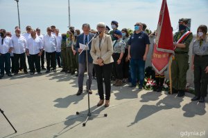 W Alei Żeglarstwa Polskiego odsłonięto tablice komandora Bolesława Romanowskiego i Henryka Fronczaka. Na zdjęciu - Joanna Zielińska, przewodnicząca Rady Miasta Gdyni // fot. Paweł Kukla