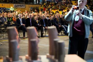 Sobota, drugi dzień, statuetki Kolosów już czekają, fot. Przemysław KozłowskiSobota, drugi dzień Ogólnopolskich Spotkań Podróżników, Żeglarzy i Alpinistów oraz wręczenie pierwszych Kolosów, fot. Przemysław Kozłowski