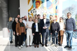 Członkowie i członkinie Gdyńskiej Rady Kultury drugiej kadencji, zdjęcie grupowe w Muzeum Miasta Gdyni