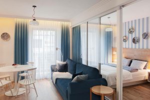 Apartament I Love Gdynia, widok na salon oraz sypialnię