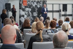 Uczestnicy Miejskiego Dnia Muzealnika w Muzeum Emigracji 