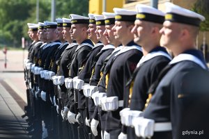 Żołnierze Marynarki Wojennej podczas powitania ministrów obrony państw Grupy Wyszehradzkiej, które odbyło się w porcie Wojennym // fot. Michał Puszczewicz
