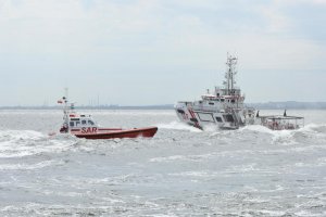 Działają w najtrudniejszych warunkach pogodowych, ratują ludzkie życie i walczą z zanieczyszczeniami wód - ratownicy morscy.  fot. Jan Ziarnicki