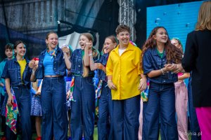 Nagradzani i wyróżniani uczestnicy Międzynarodowego Festiwalu Piosenki Gdynia Open (fot. Kamil Złoch)