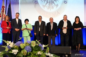 Uroczystość wręczenia odznak honorowych w Sali Koncertowej Portu Gdynia w ramach gdyńskich obchodów 45. rocznicy zakończenia strajków i podpisania porozumień sierpniowych (fot. Michał Puszczewicz)