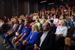 VI Pomorskie Forum Animacji Społecznej i Kulturalnej odbyło się w Konsulacie Kultury. Na zdjęciu od prawej m.in: dyrektor ds. kultury i aktywności mieszkańc&oacute;w Mariusz Bzdęga, członkini Zarządu Wojew&oacute;dztwa Pomorskiego Agnieszka Baranowska, dyrektor Laboratorium Innowacji Społecznych Maciej Kochanowski i prezes Fundacji RC Łukasz Samborski 