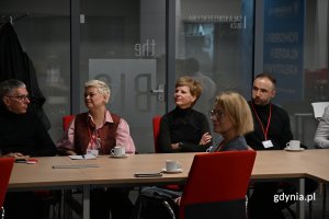 Zdjęcie przedstawia spotkanie w sprawie zawiązania Pomorskiego Klastra Kreatywnego.